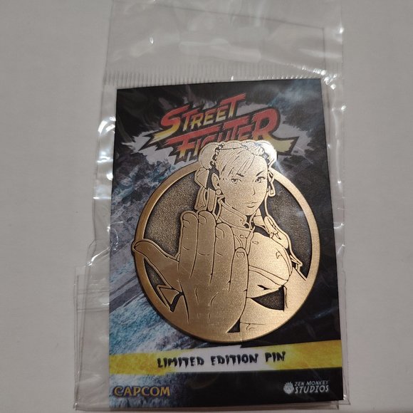Chun Li Official Street Fighter Limited Edition Pin - Picture 1 of 2
